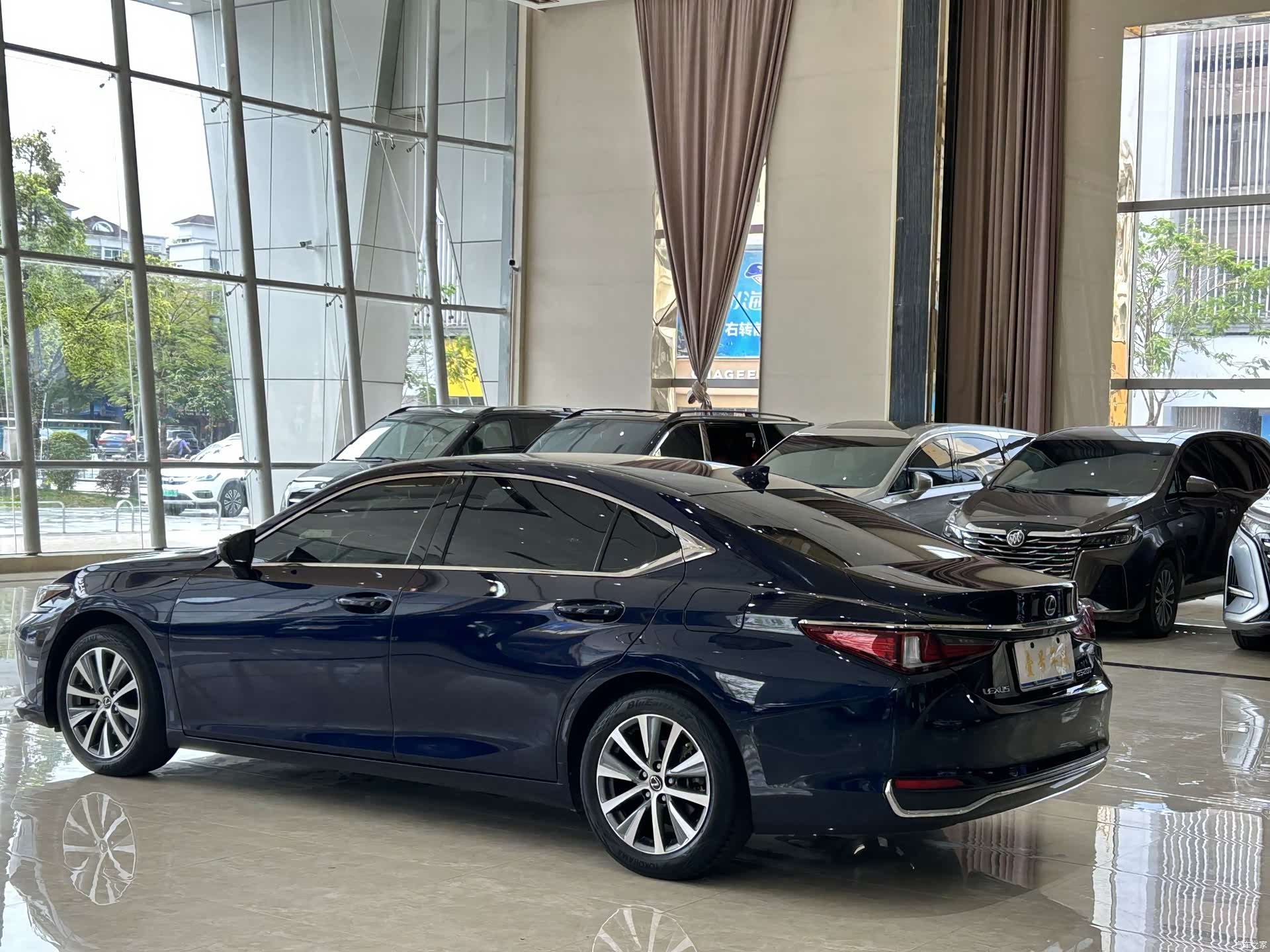 Lexus ES, 2020 7