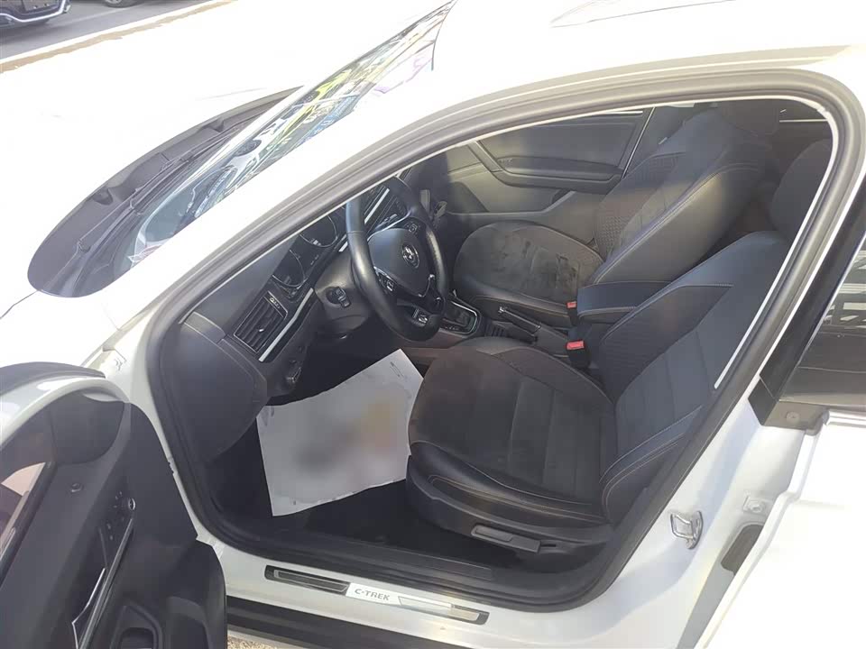 Volkswagen C-TREK Wei Collar