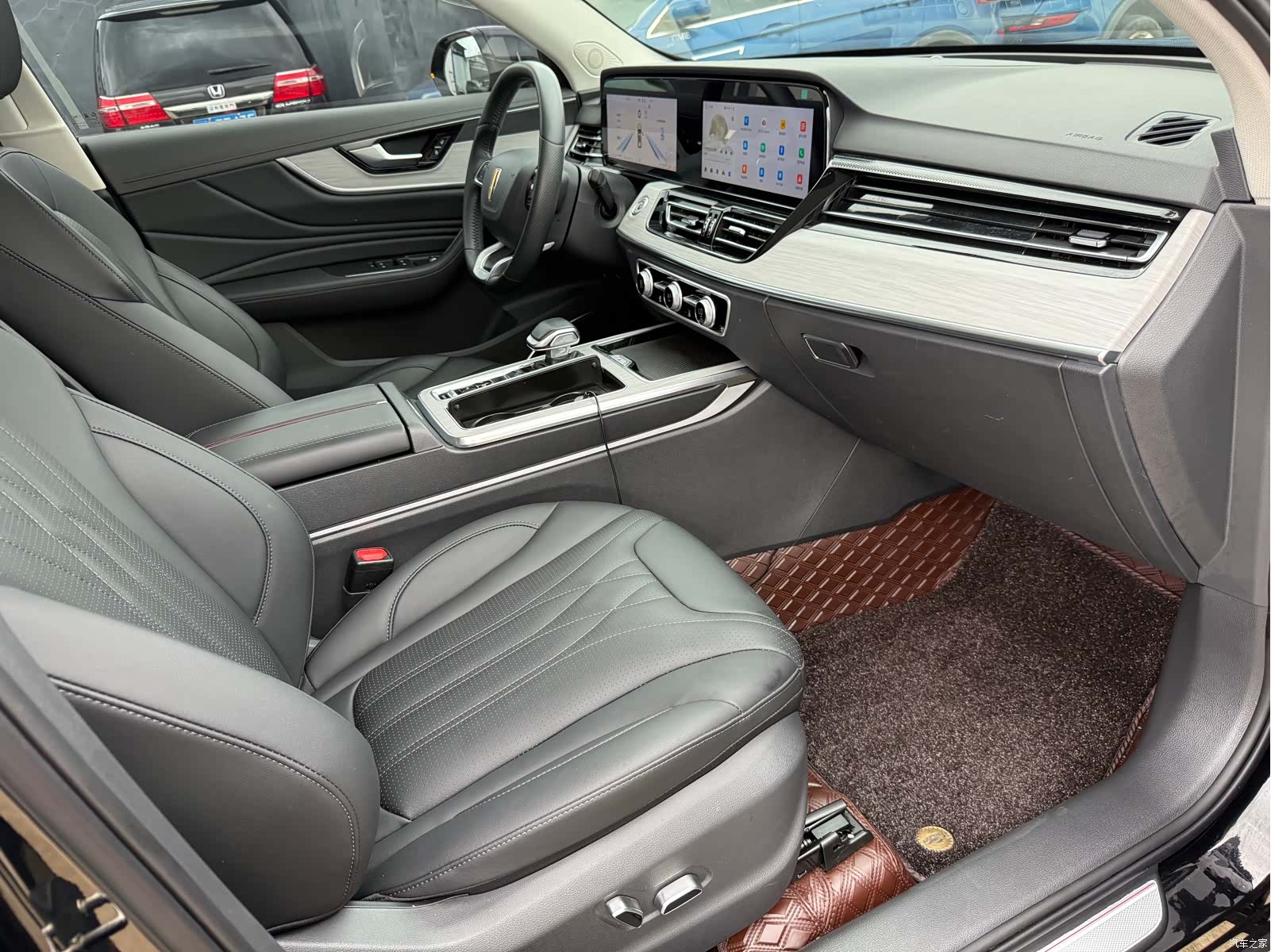 Hongqi HS5, 2024 11