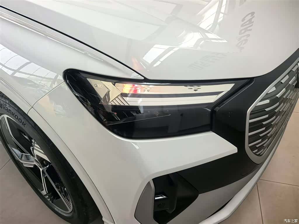 Audi Q4 e-tron, 2024 4