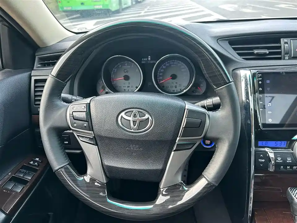 Toyota Reiz