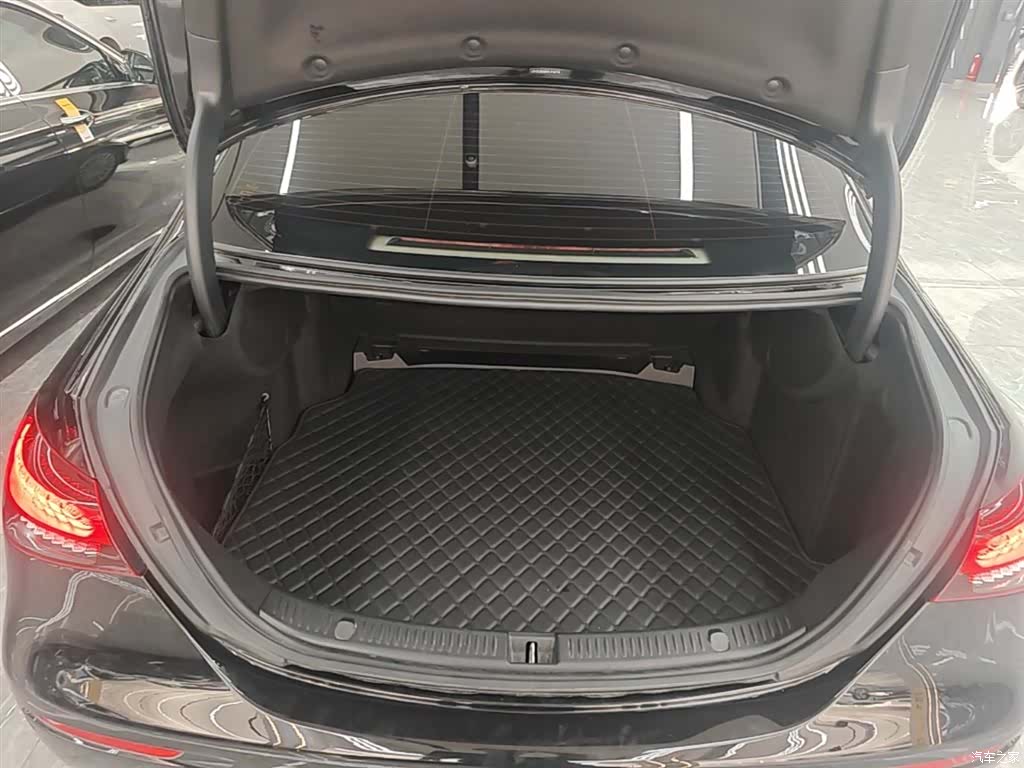 Mercedes-Benz E-Class, 2023 19