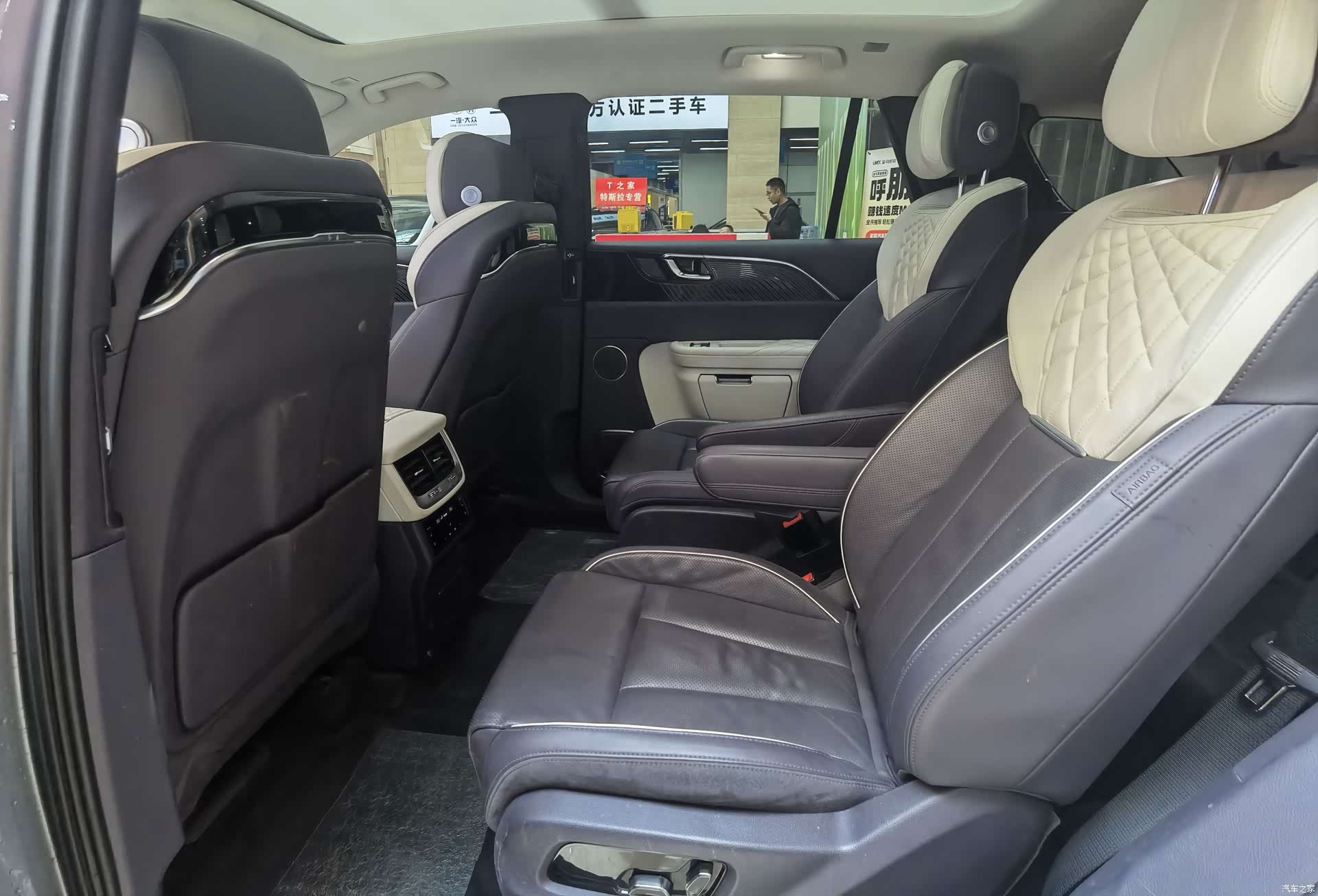 Hongqi E-HS9, 2021 13