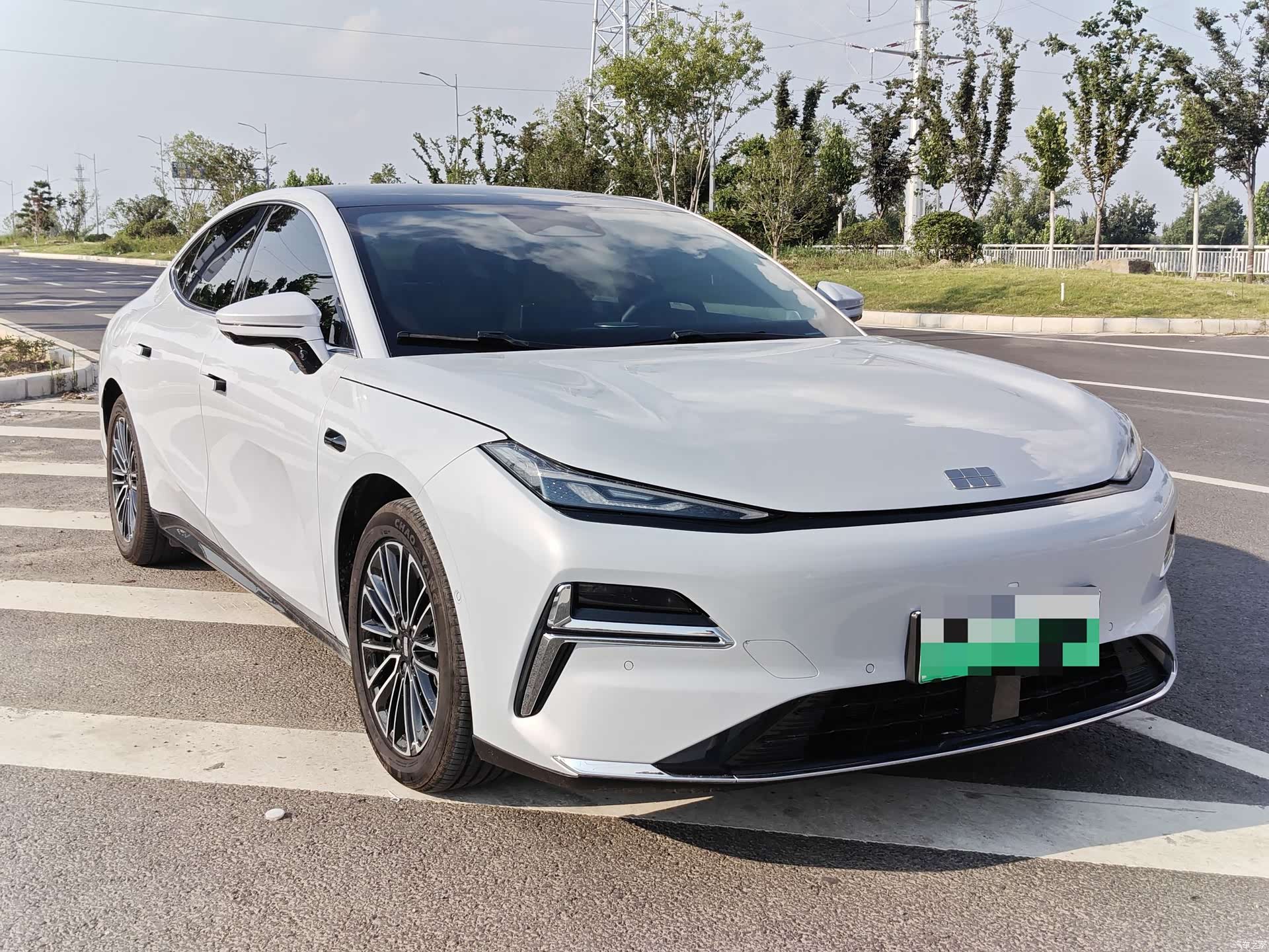 Geely 8, 2025 3