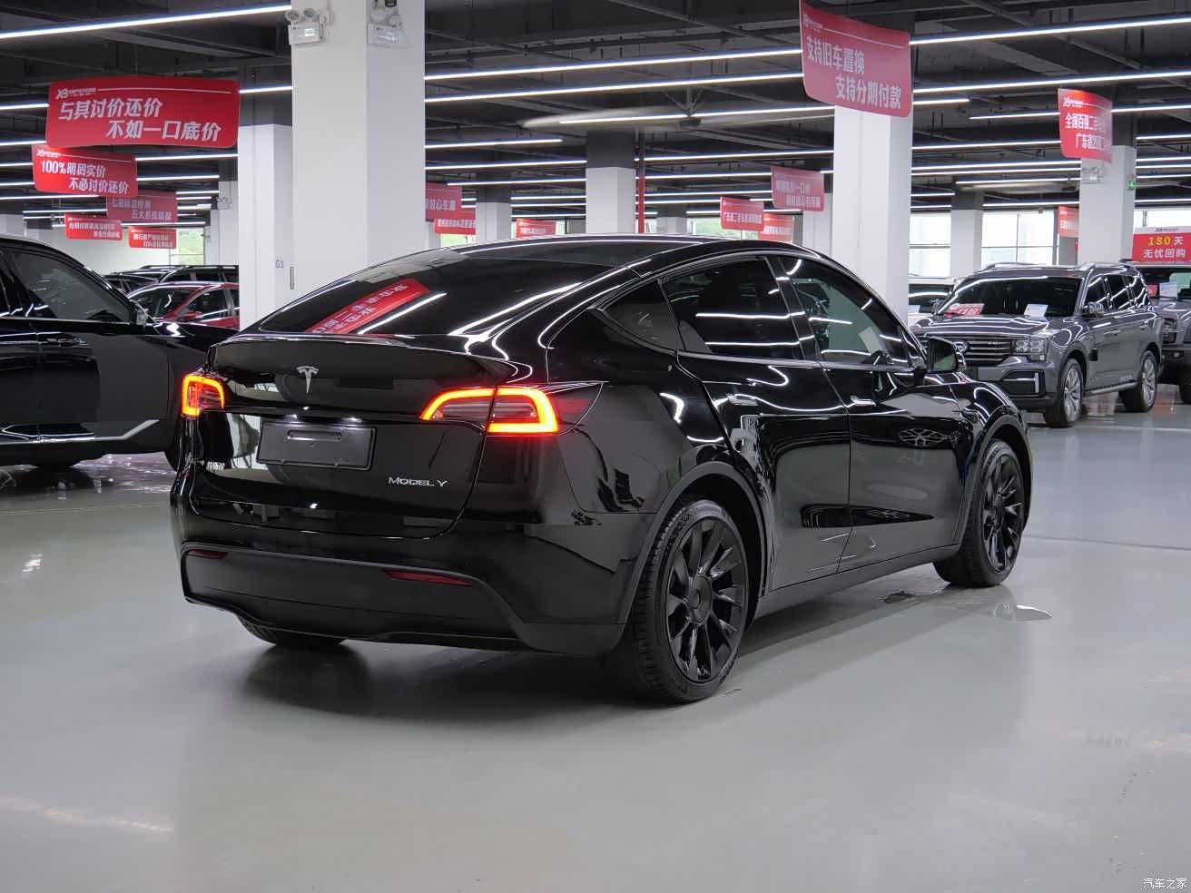 Tesla Model Y, 2022 4