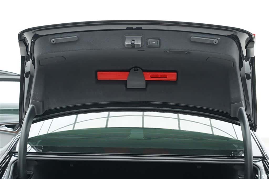 Audi A6L, 2014 27
