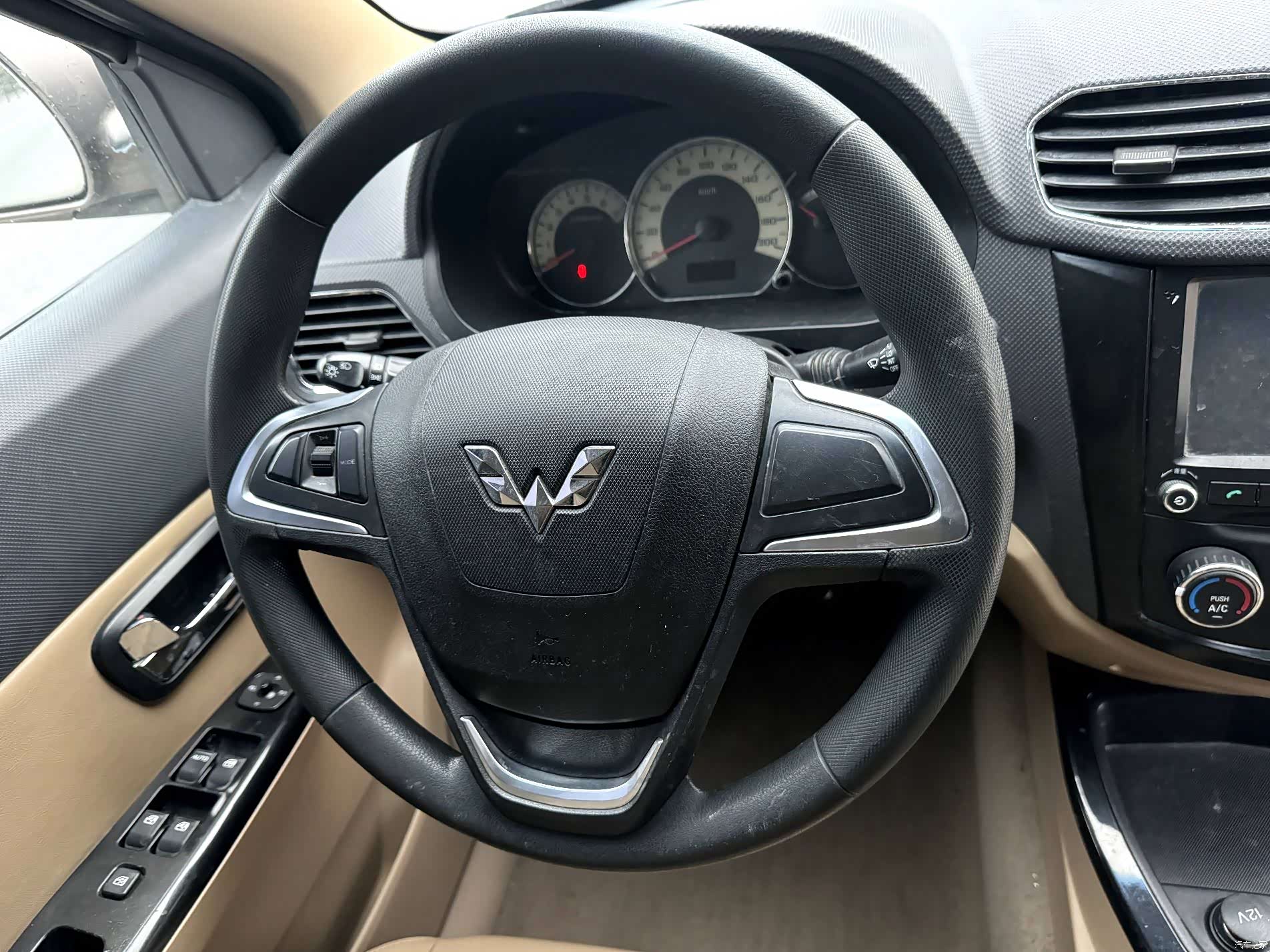 Wuling Hongguang, 2015 9