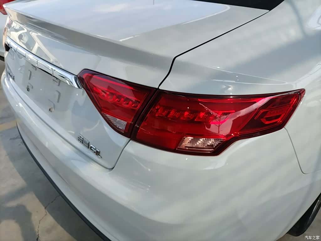 Geely Emgrand, 2021 8