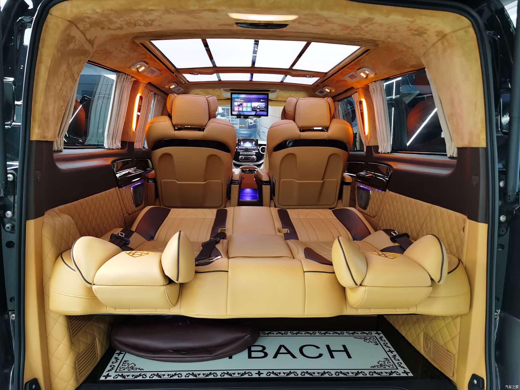 Mercedes-Benz 7, 2020 10