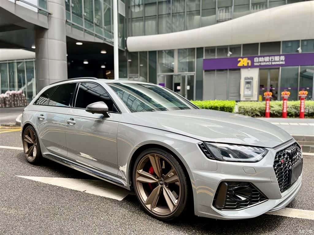 Audi RS4, 2022 3