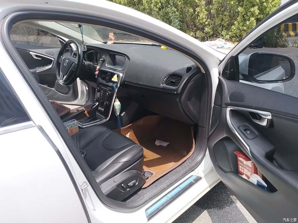 Volvo V40, 2015 21