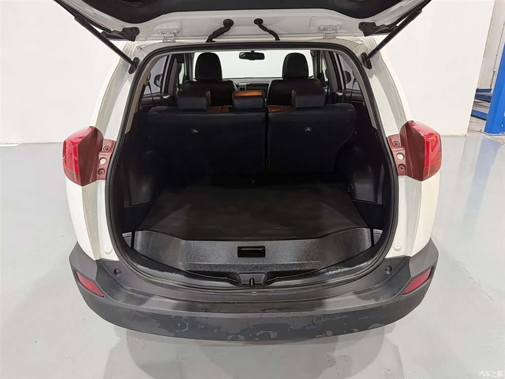 Toyota RAV4, 2013 7