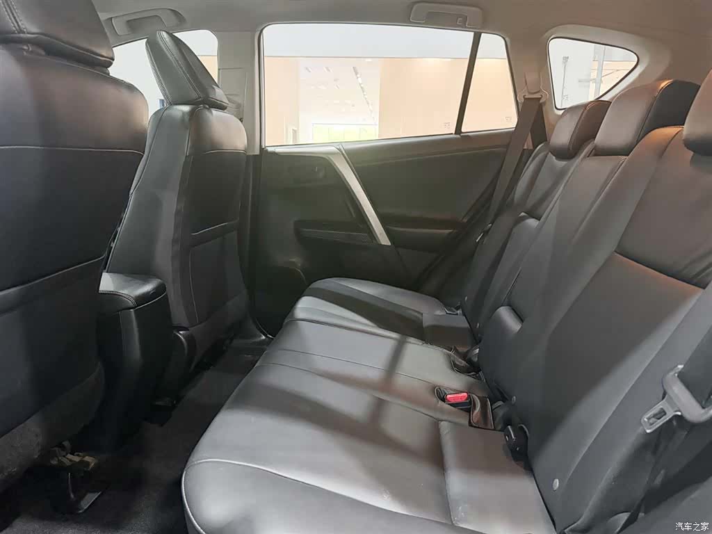 Toyota RAV4, 2013 8