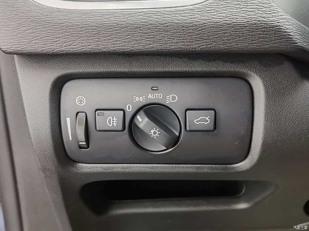 Volvo V40, 2017 21