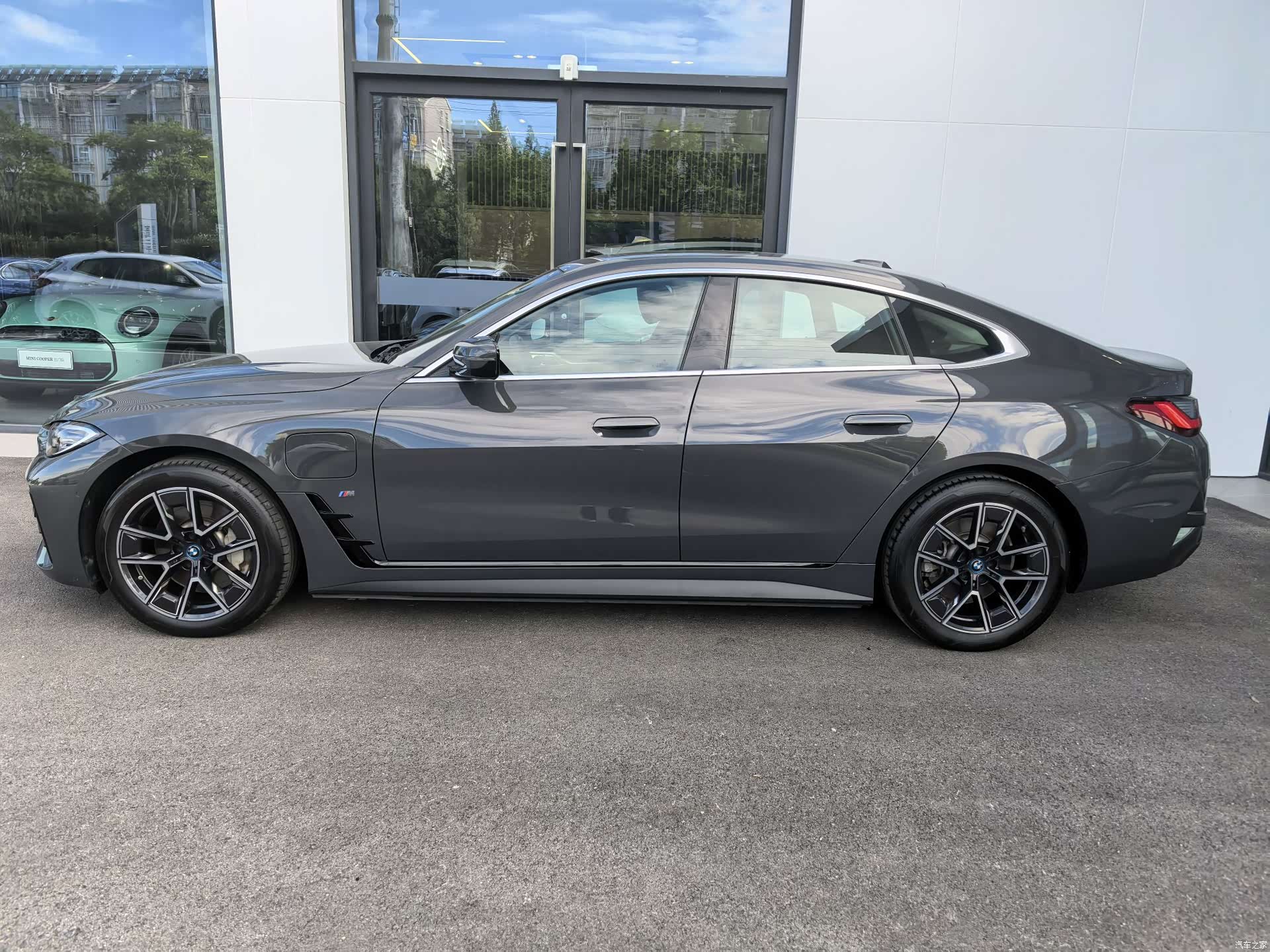 BMW i4, 2025 все фото