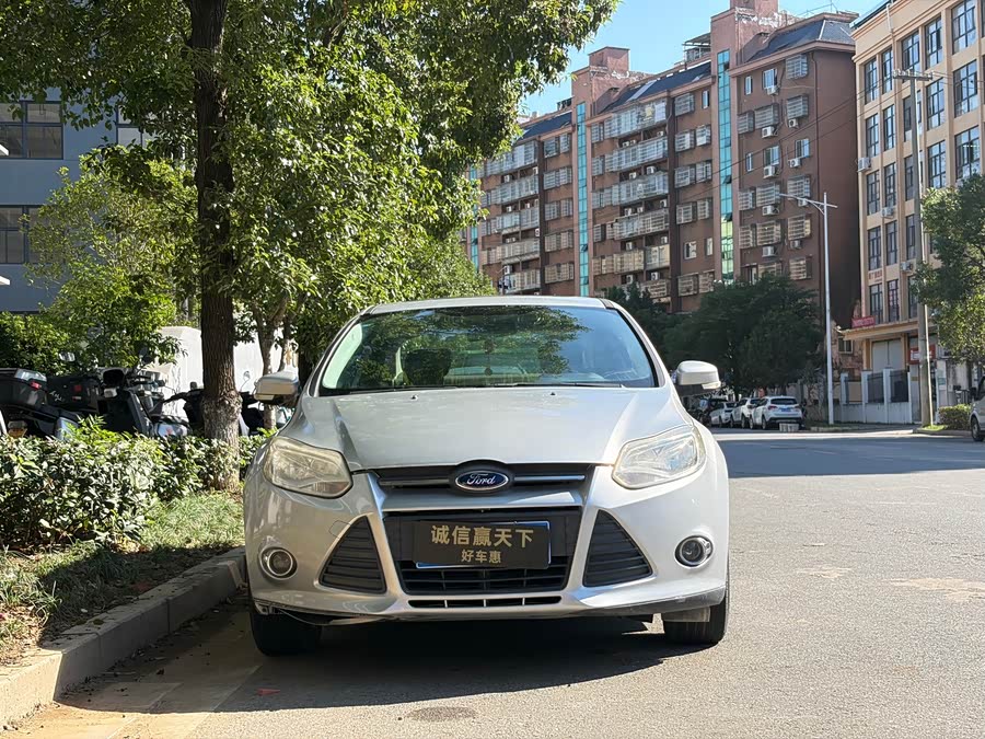 Ford Focus 2014, фото 2
