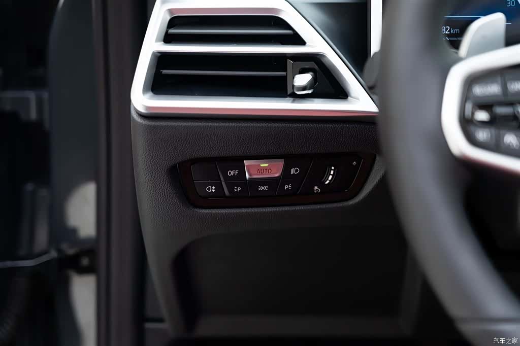 BMW 4 Series, 2025 17