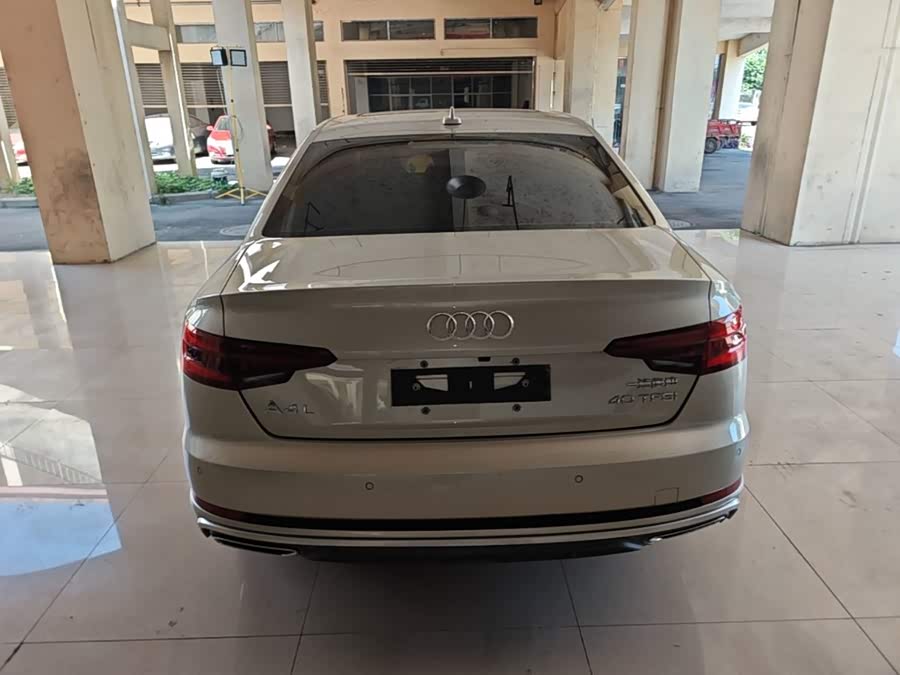 Audi A4L 2019, фото 6