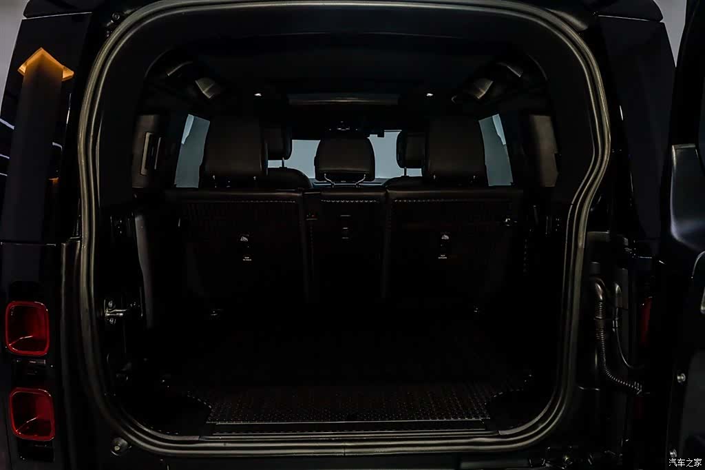 Land Rover Defender, 2023 6