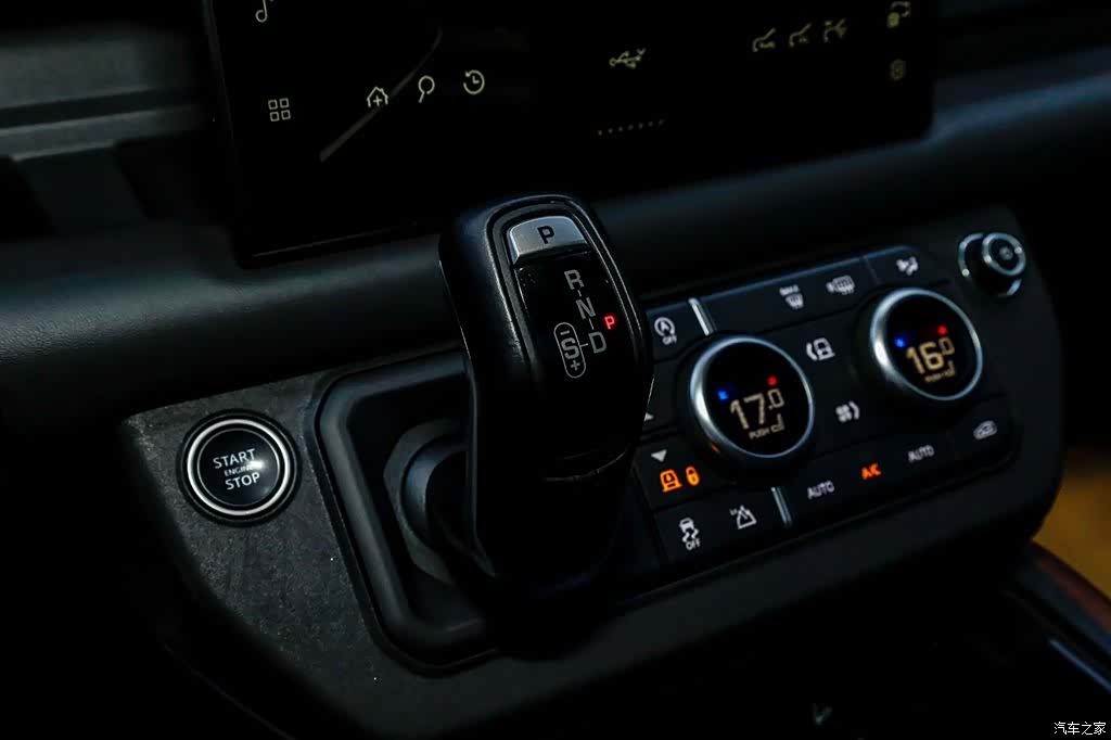 Land Rover Defender, 2023 17