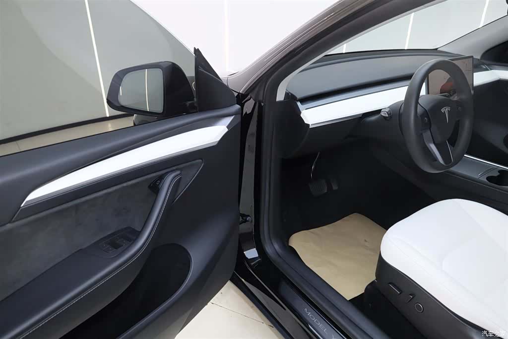 Tesla Model Y, 2023 20