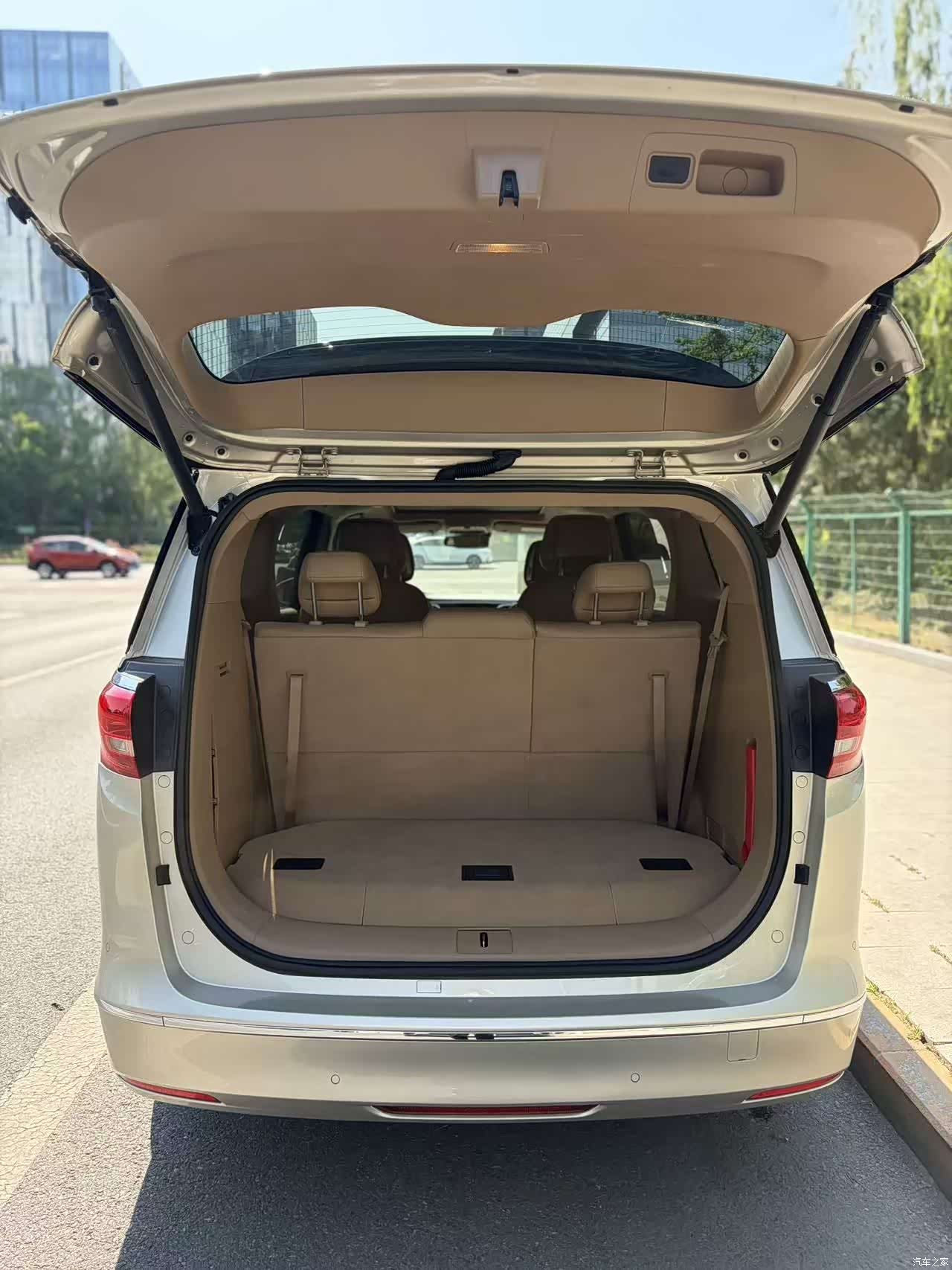 Buick GL8, 2017 21
