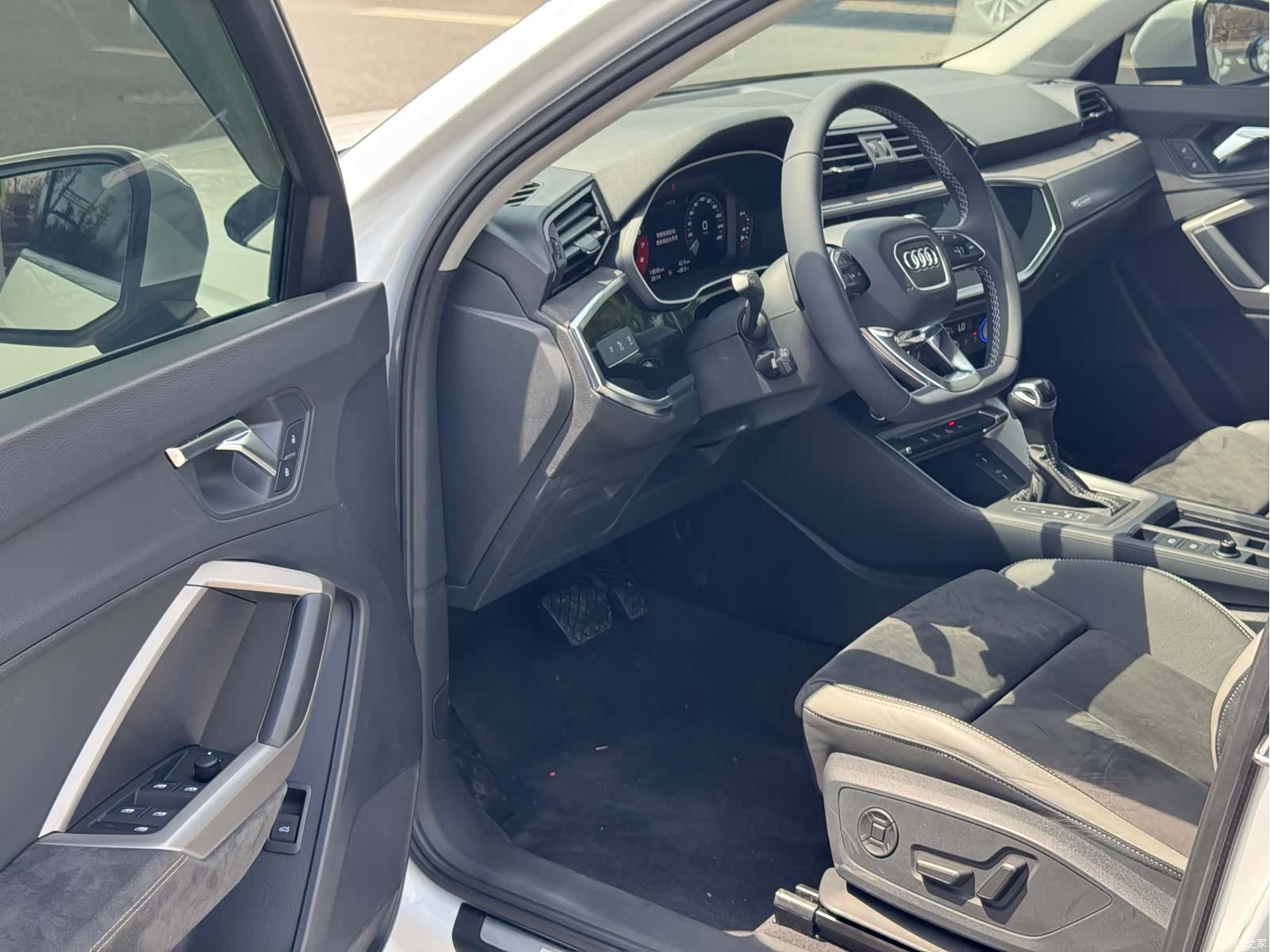 Audi Q3, 2022 10