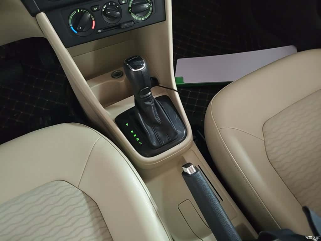 Skoda Rapid, 2015 14