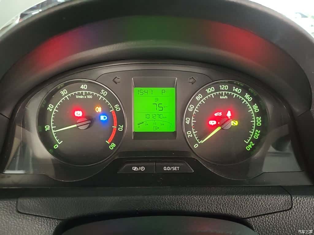 Skoda Rapid, 2015 12