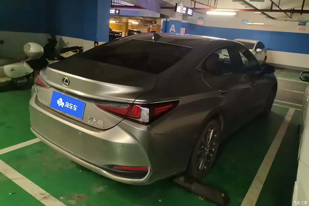 Lexus ES, 2021 3