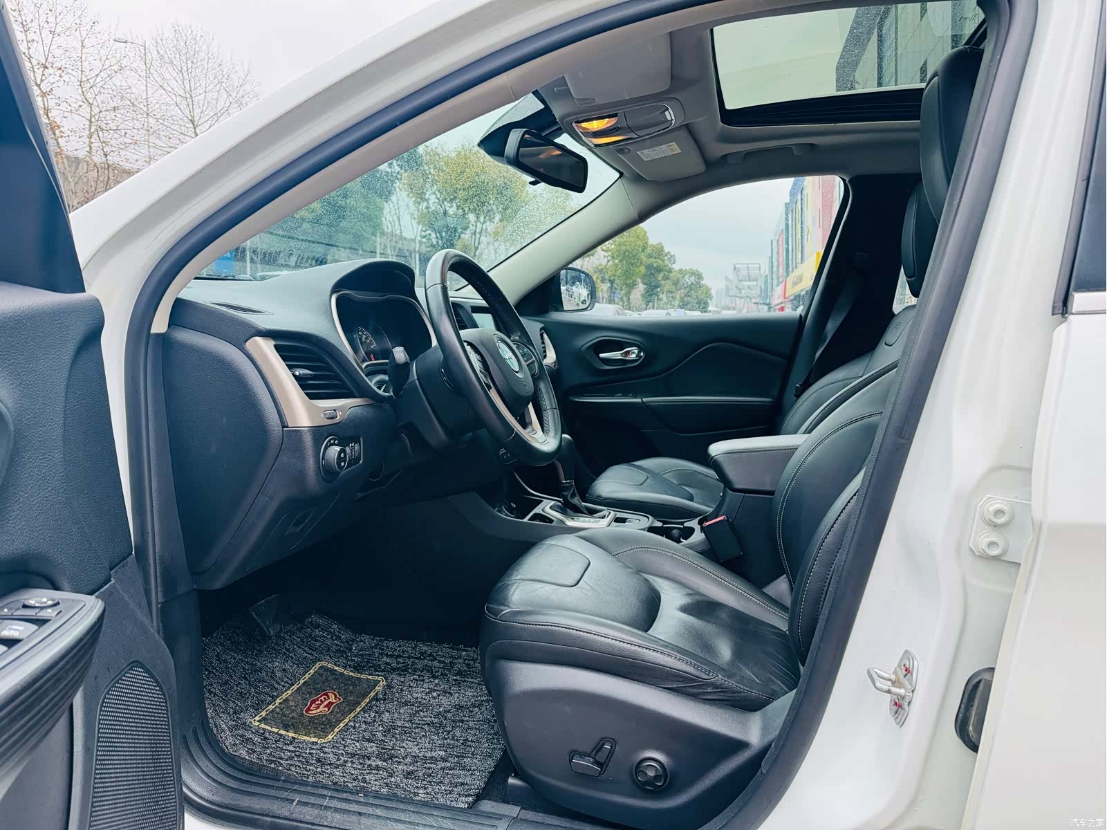 Jeep Cherokee, 2018 4