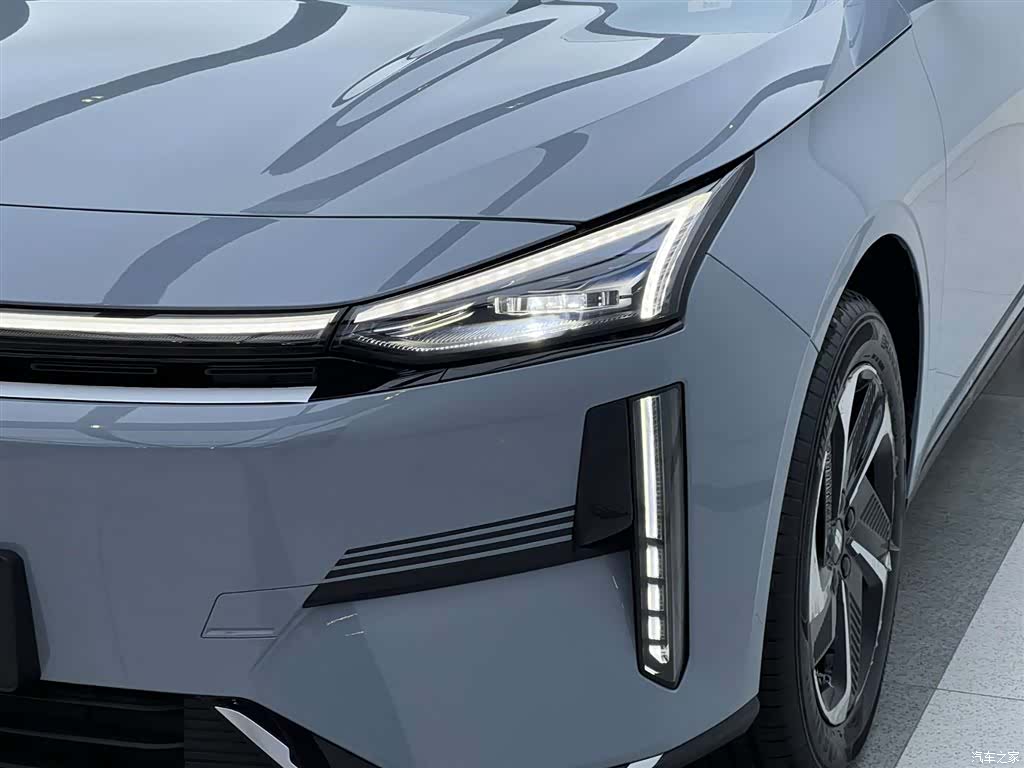 Geely Galaxy L6, 2025 14