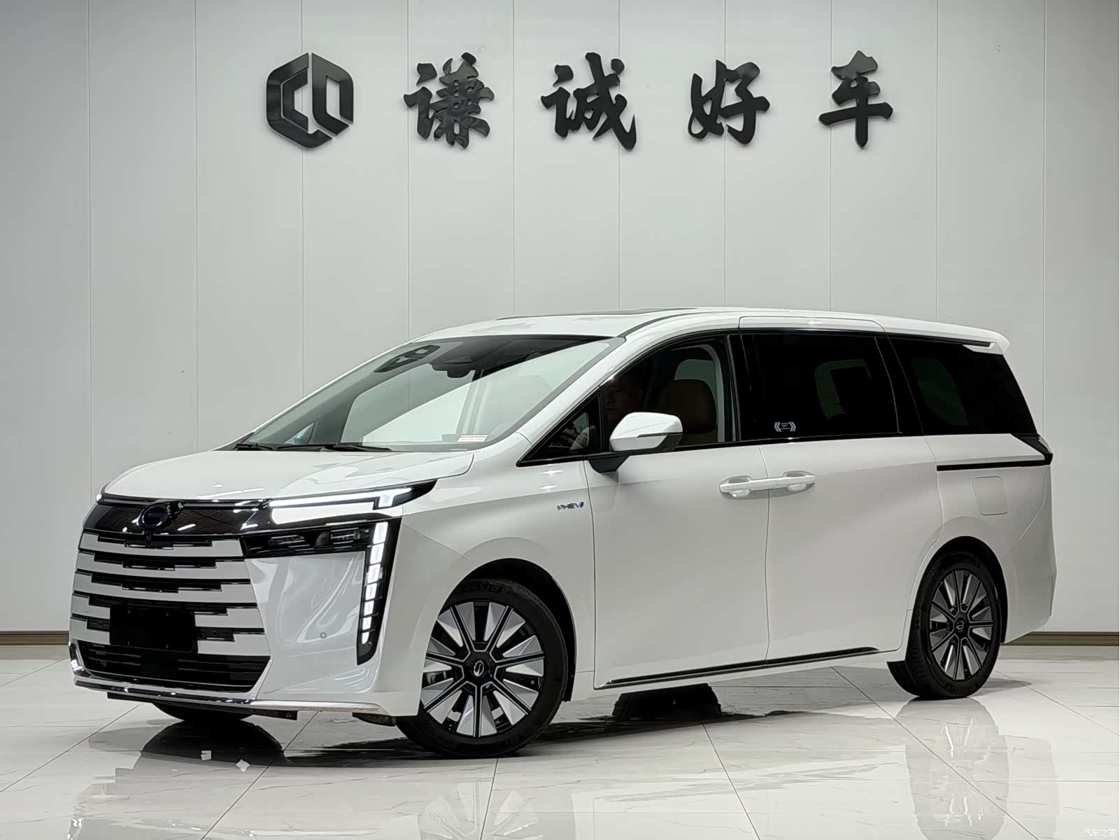 Trumpchi E8, 2025 1