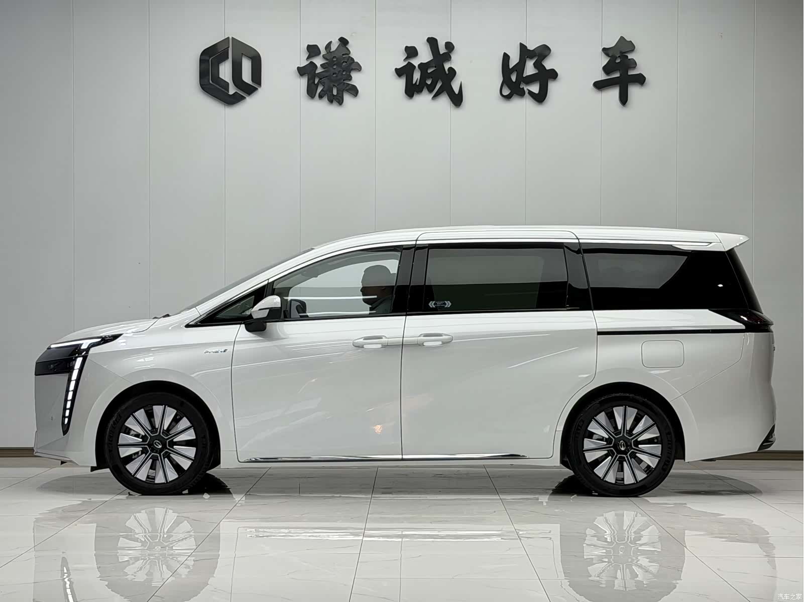 Trumpchi E8, 2025 4