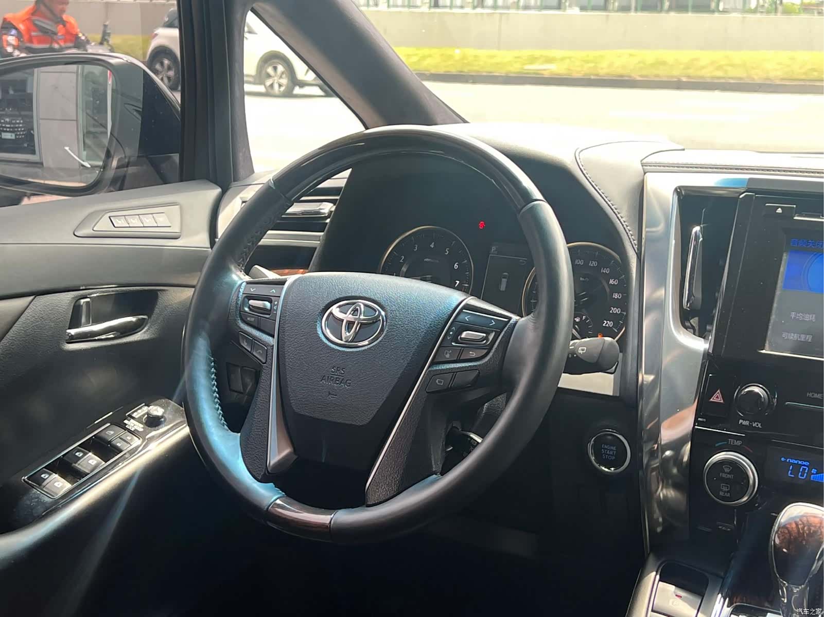 Toyota Alphard, 2018 14