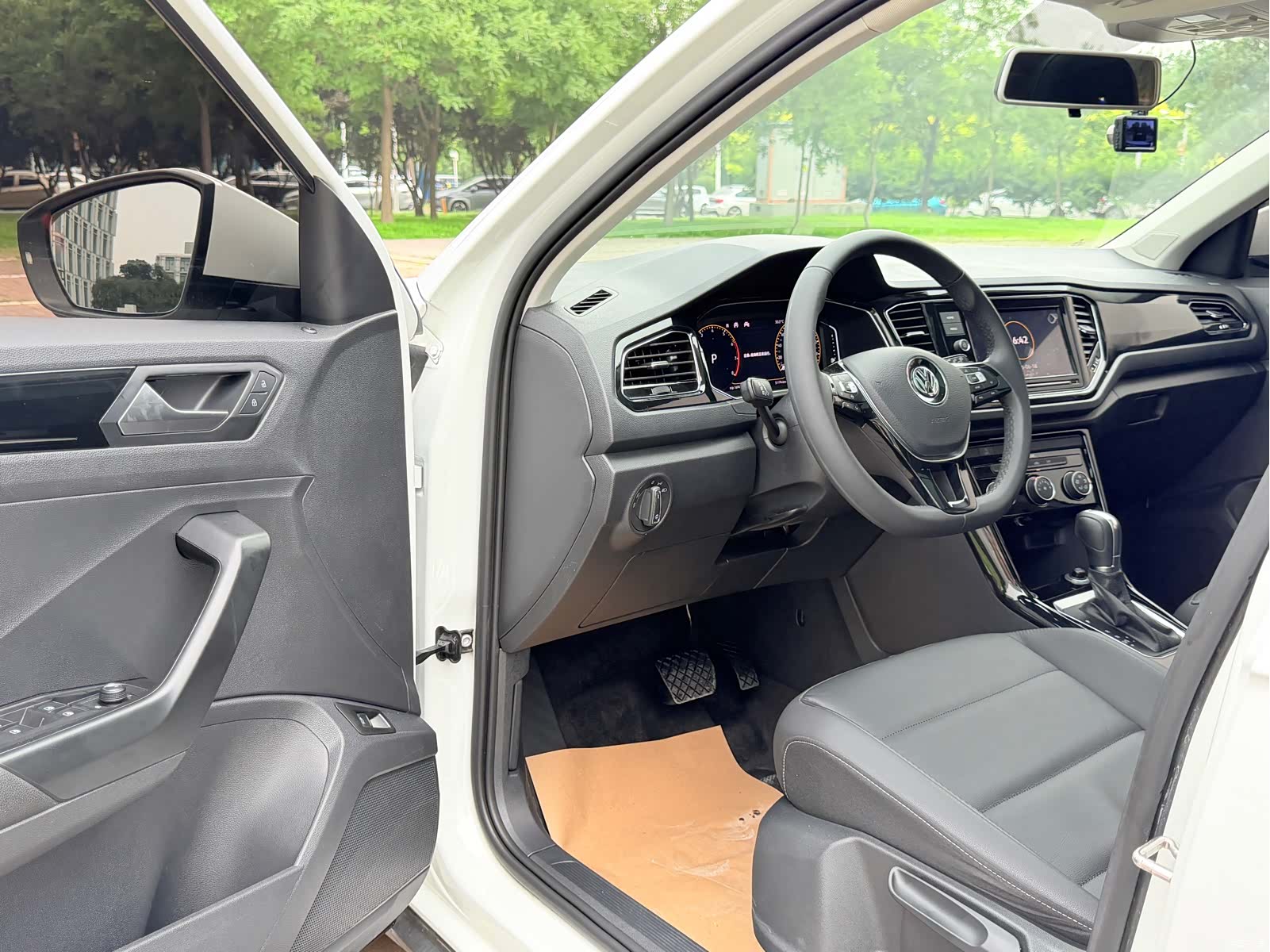 Volkswagen T-ROC, 2019 все фото