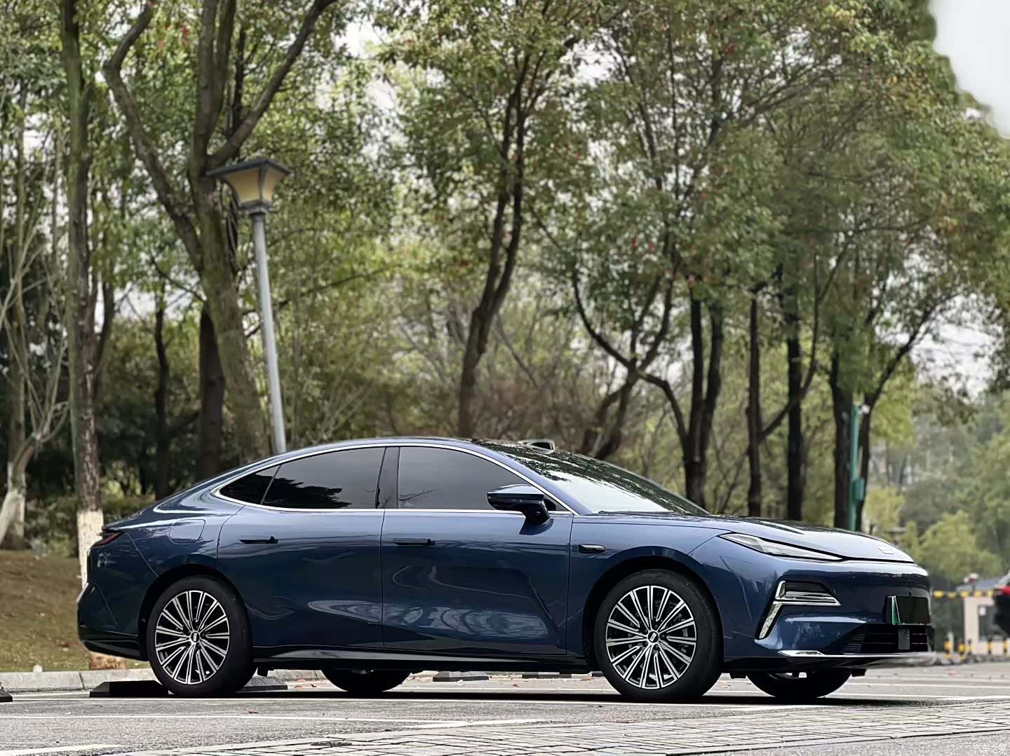 Geely 8, 2025 3