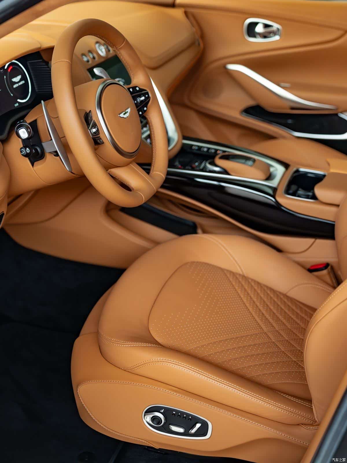 Aston Martin DBX, 1900 10