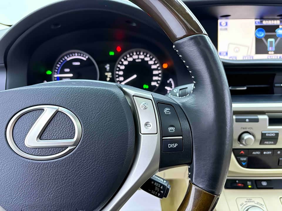 Lexus ES