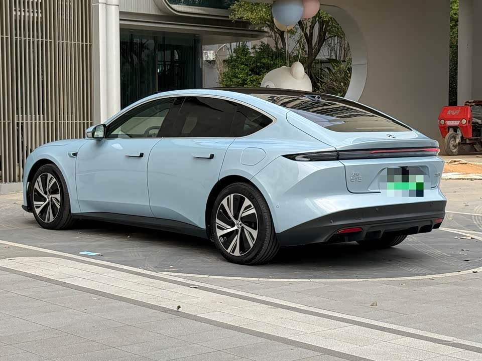 NIO ET5