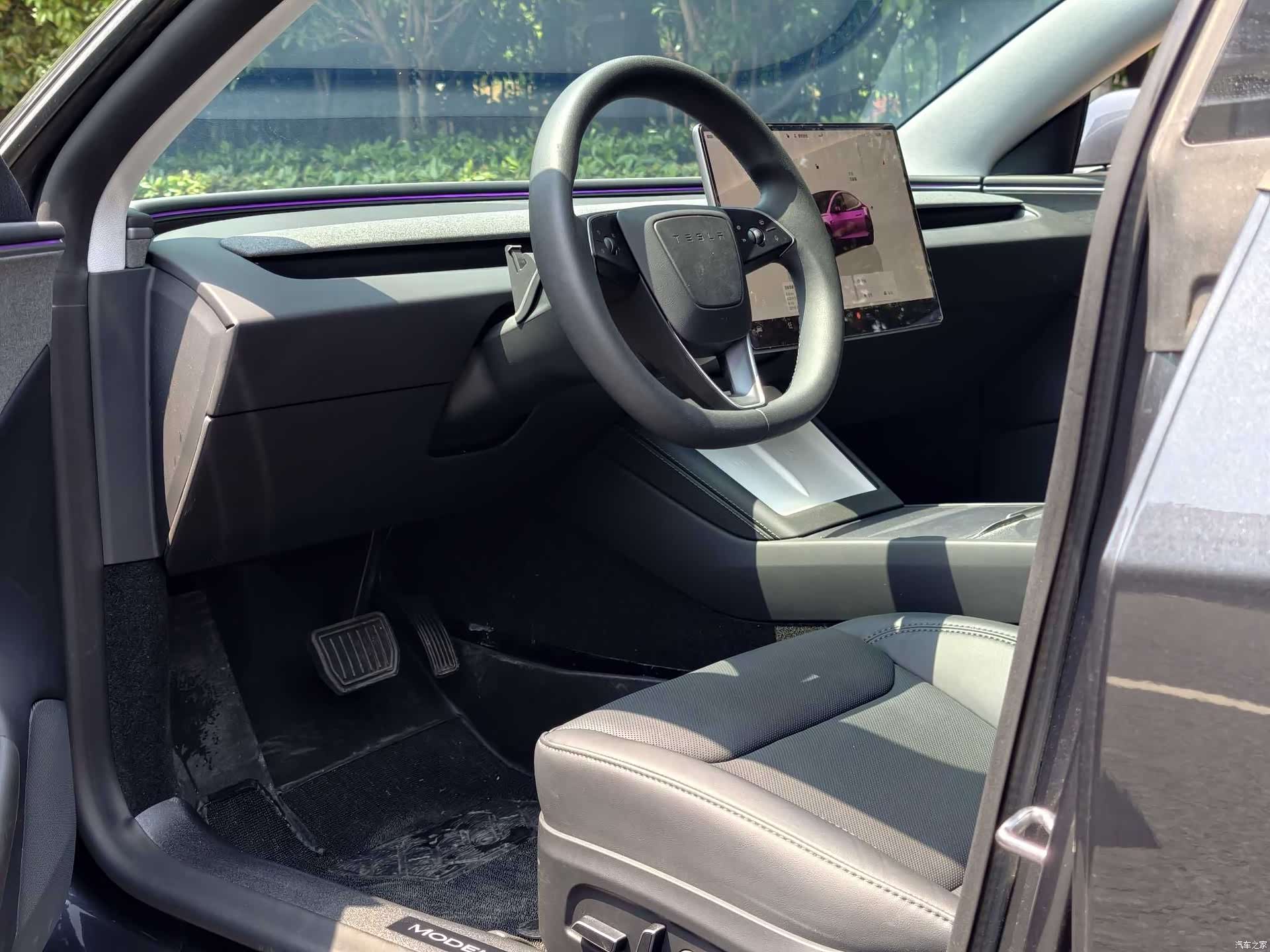 Tesla Model 3, 2025 8