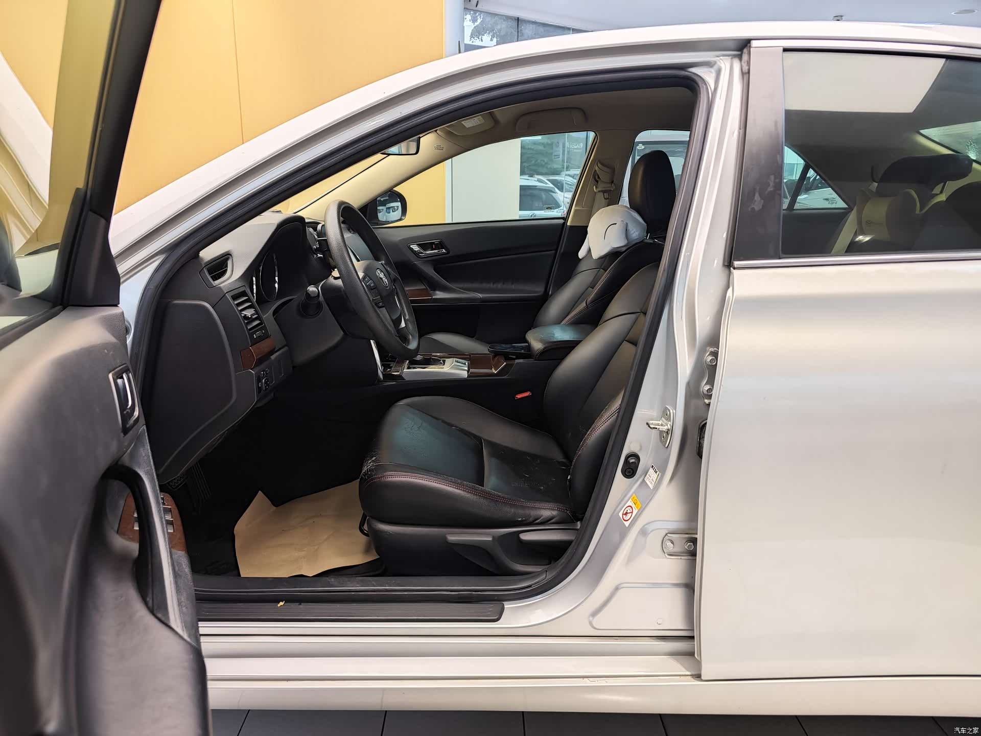 Toyota 2.5S, 2015 14