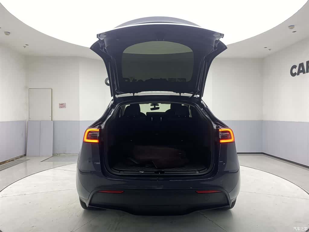Tesla Model Y, 2021 29