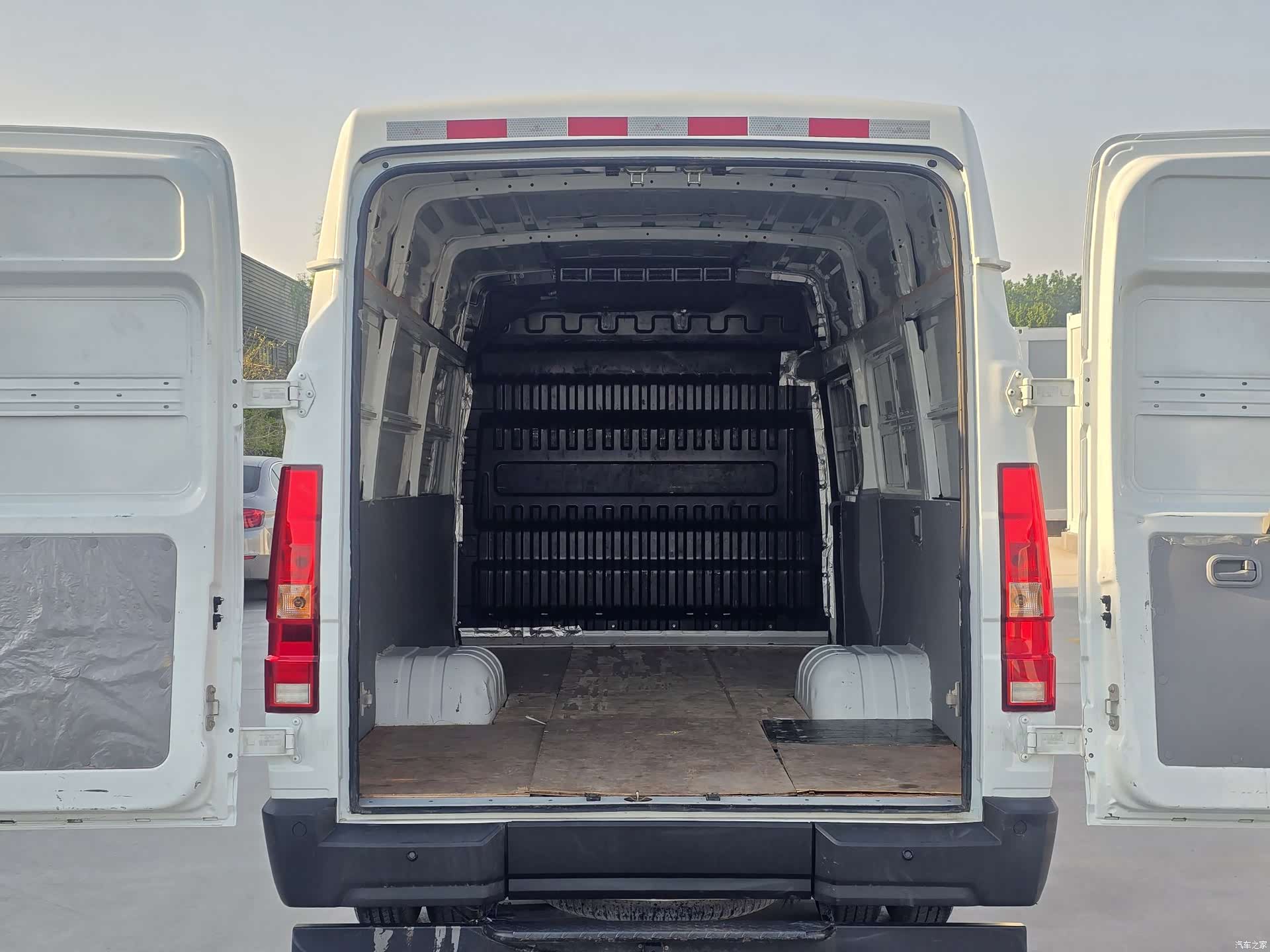 Iveco V40, 2024 6