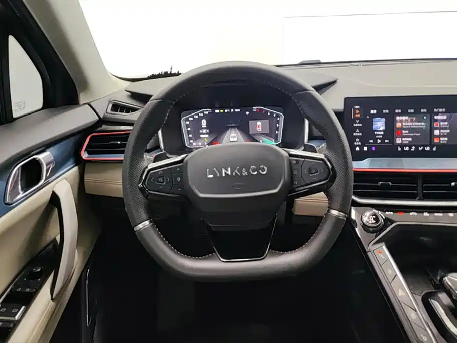 Lynk & Co 06 Lynk & Co 06