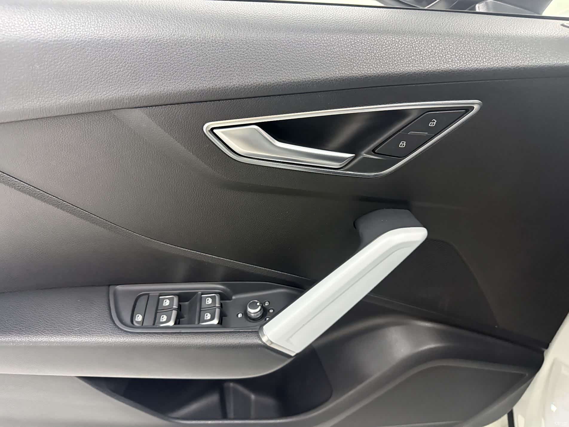 Audi Q2L, 2019 10