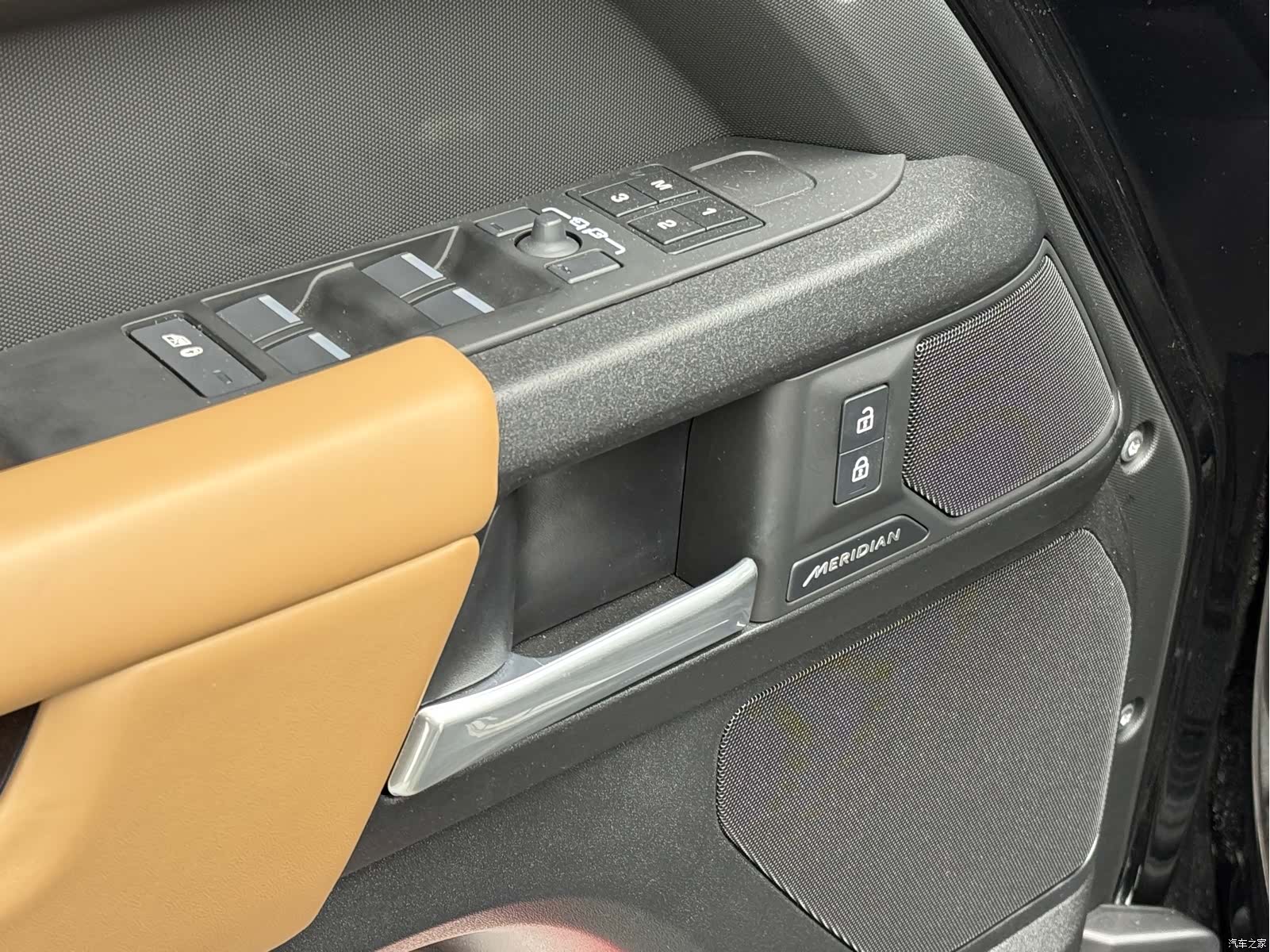 Land Rover Defender, 2025 10