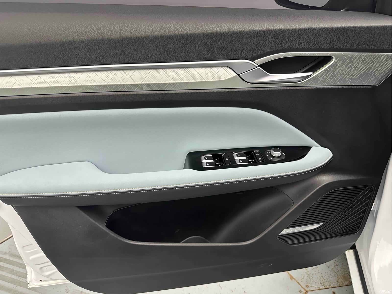 Geely Emgrand, 2022 10