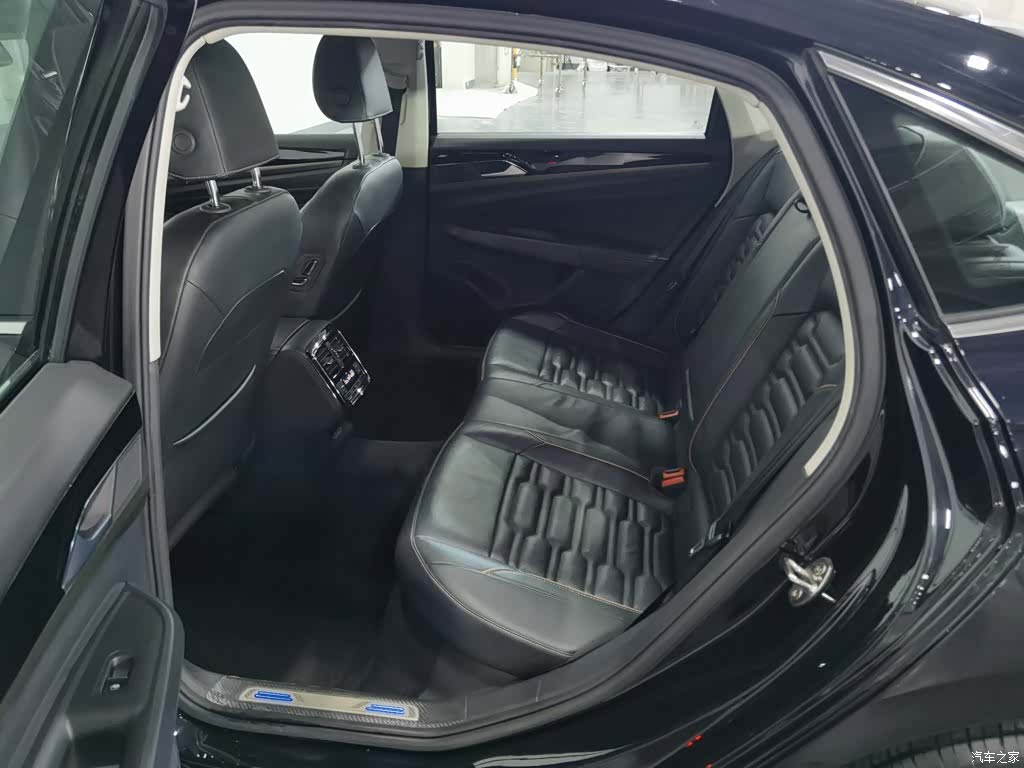 Volkswagen Passat, 2020 15