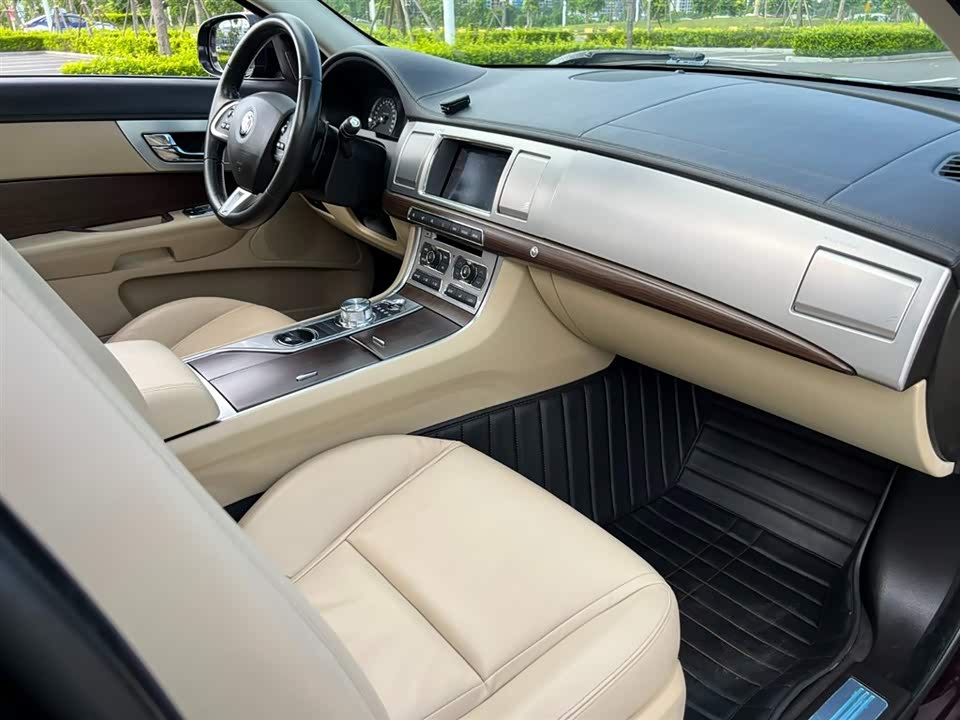 Jaguar XF
